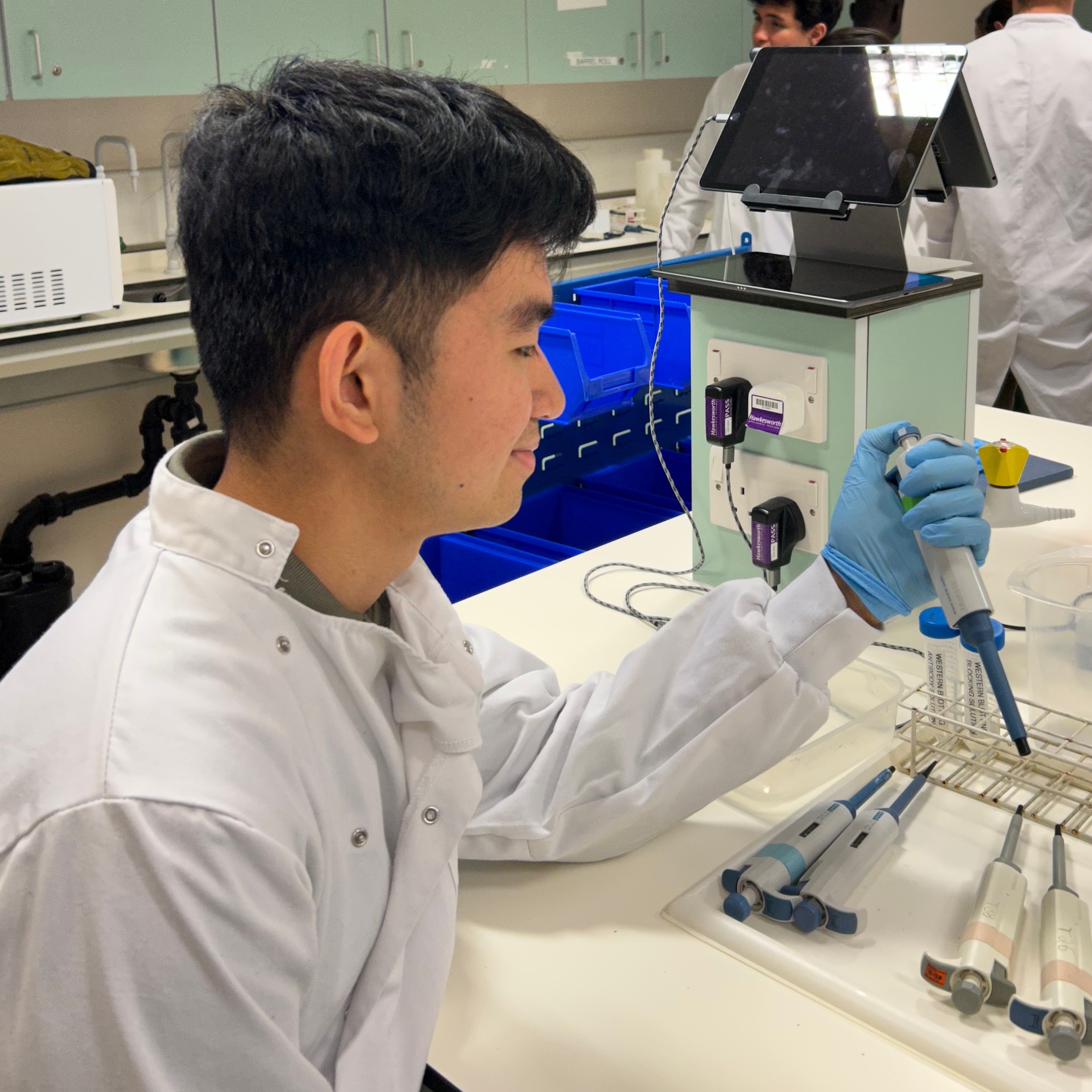 Richy in a lab